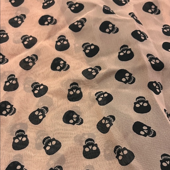 Sheer Skull Top - Picture 2 of 4